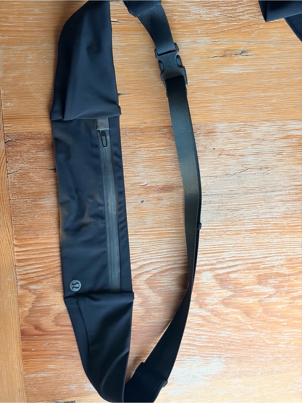 NWOT- lululemon athletica Black Slim Waterproof Belt Bag